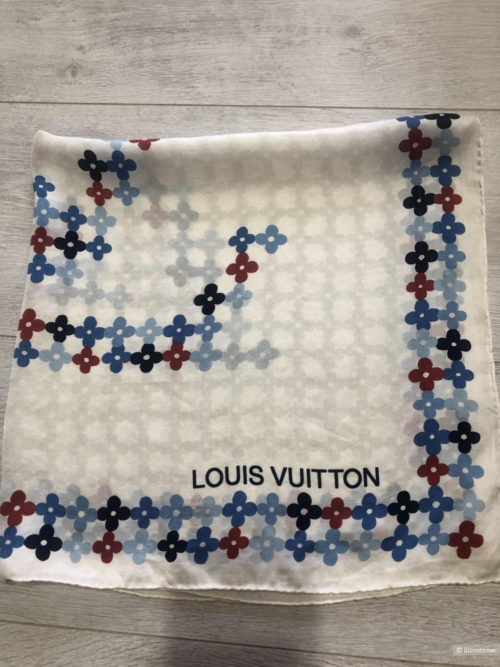 Платок Louis Vuitton размер 65 на 65 см
