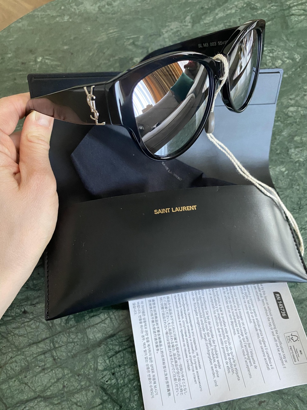 Солнцезащитные очки Saint Laurent