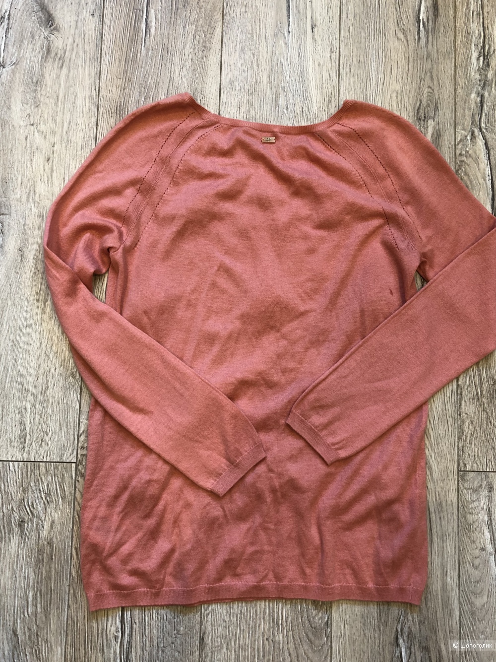 Шерстяной пуловер с пайетками  Escada Sport S