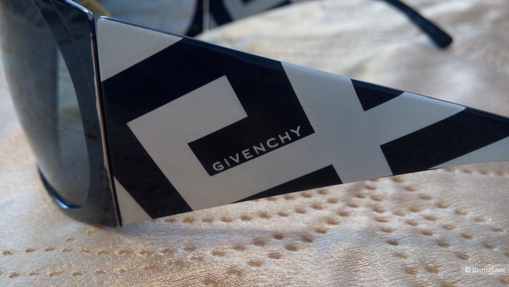 Солнцезащитные очки Givenchy