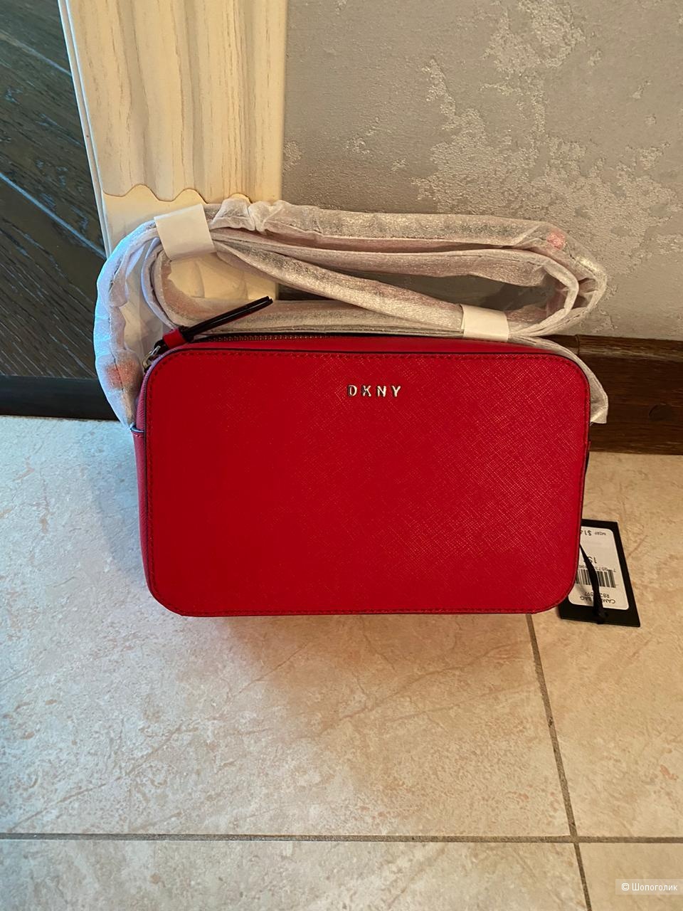 Сумка кросс-боди DKNY.