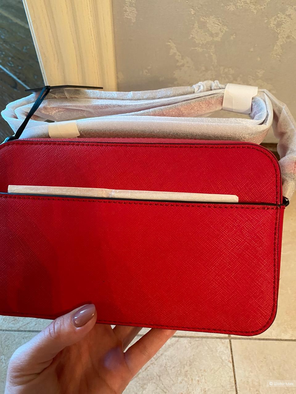 Сумка кросс-боди DKNY.