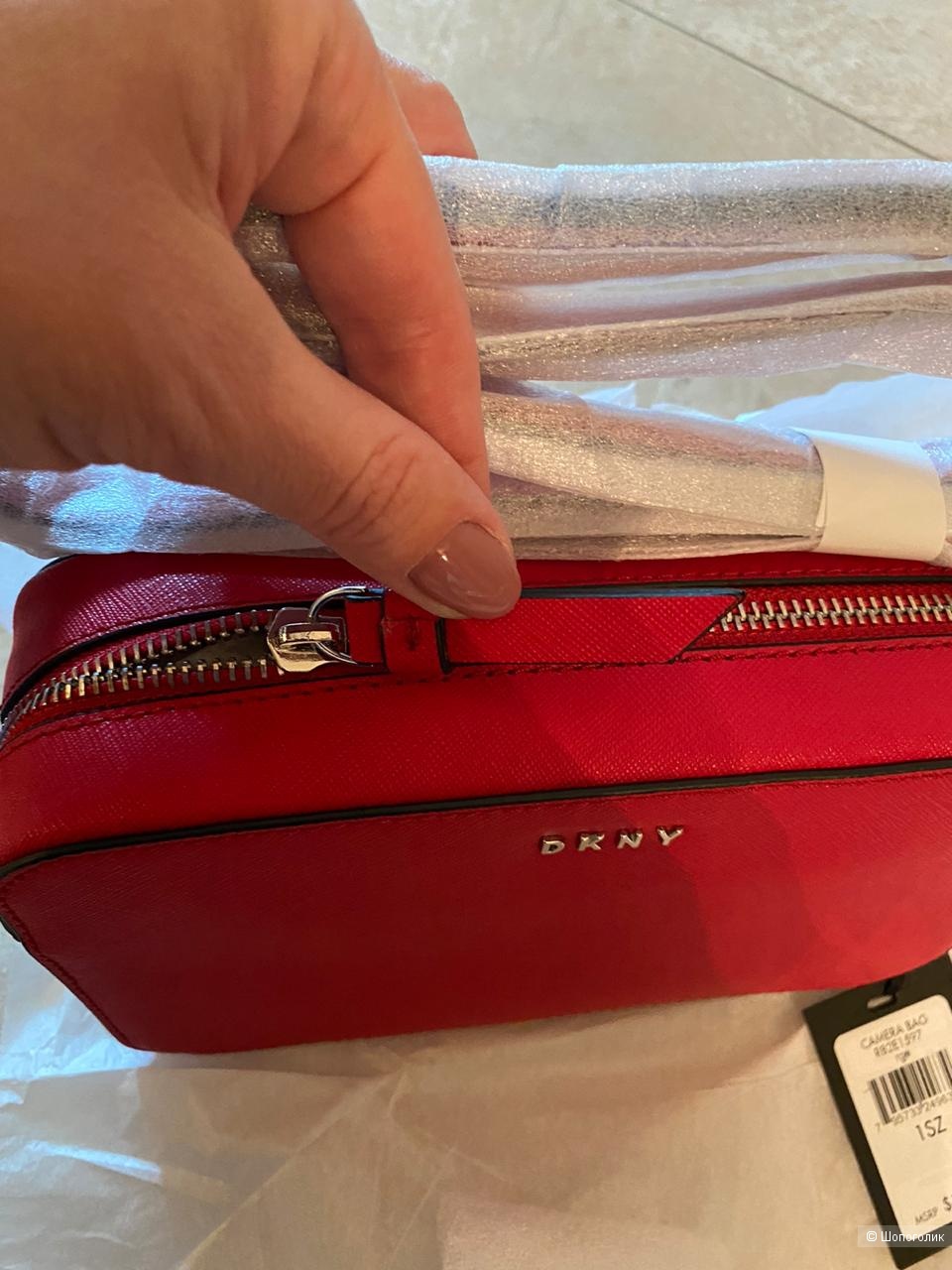 Сумка кросс-боди DKNY.