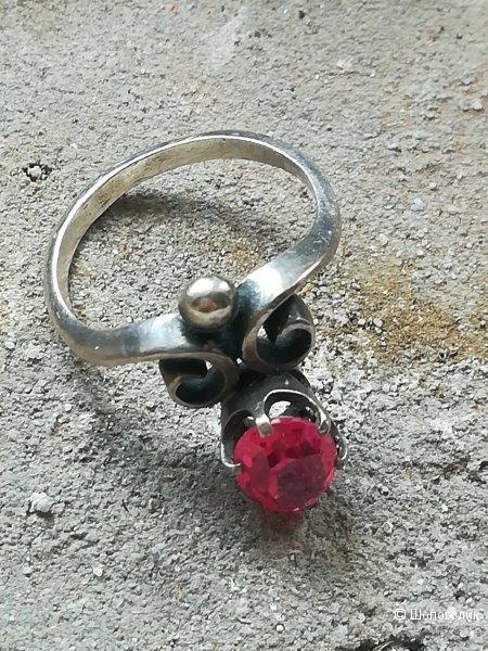 Серебряное кольцо с рубином, 16 р-р