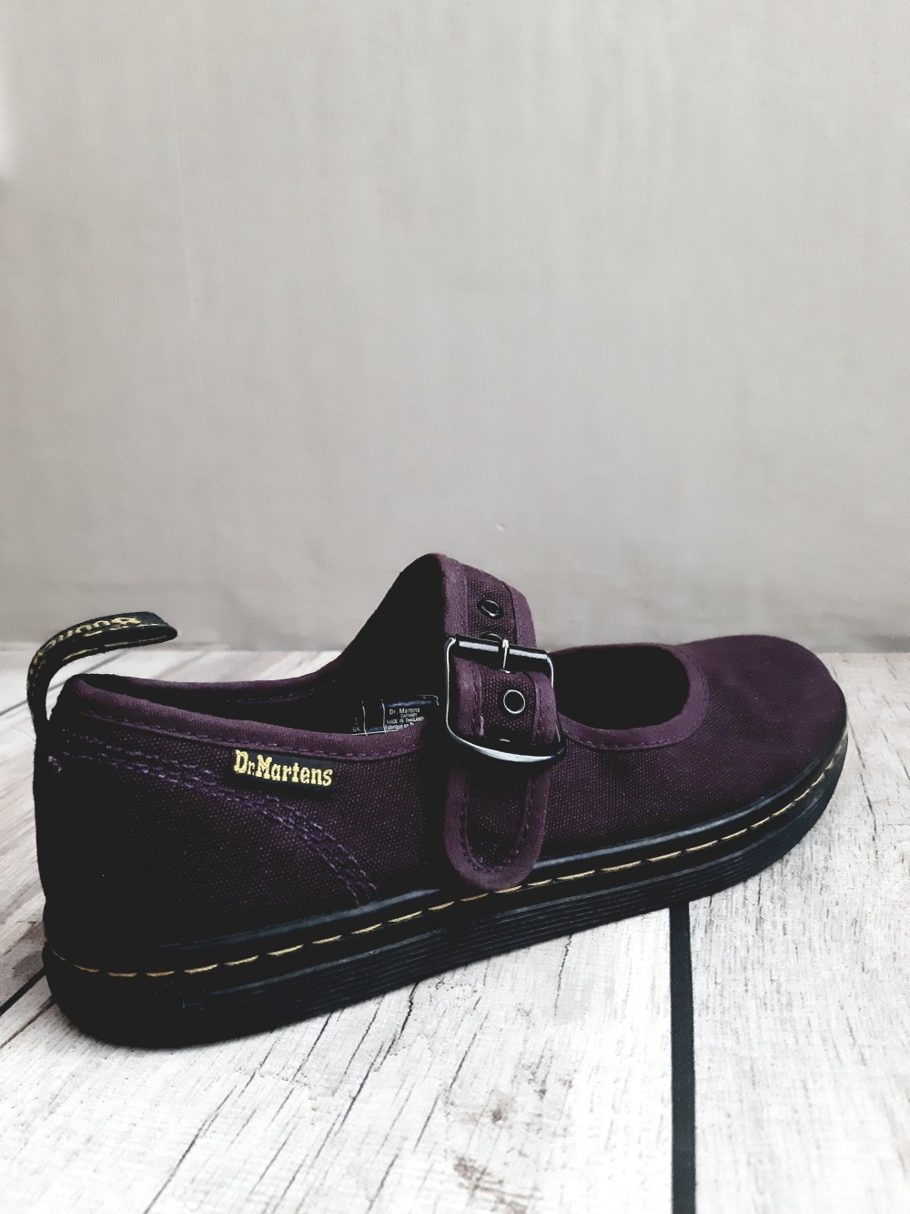 Кроссовки  Dr. Martens Women's Carnaby , размер 38