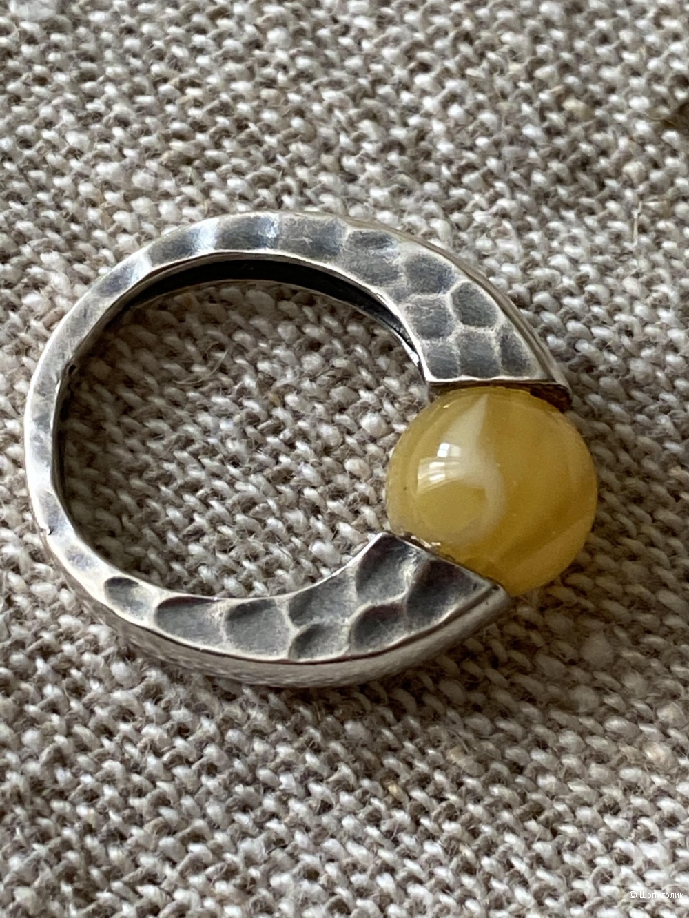 Кольцо из серебра с янтарём, размер 17,5.
