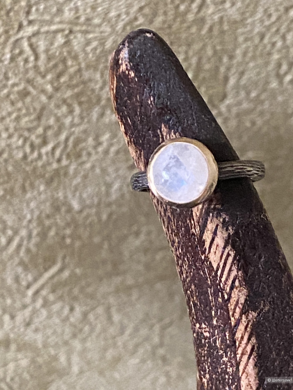 Кольцо из серебра с лунным камнем, размер 17,5.