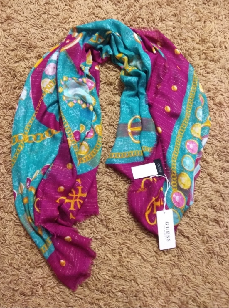 Платок Guess 135 ×135 см
