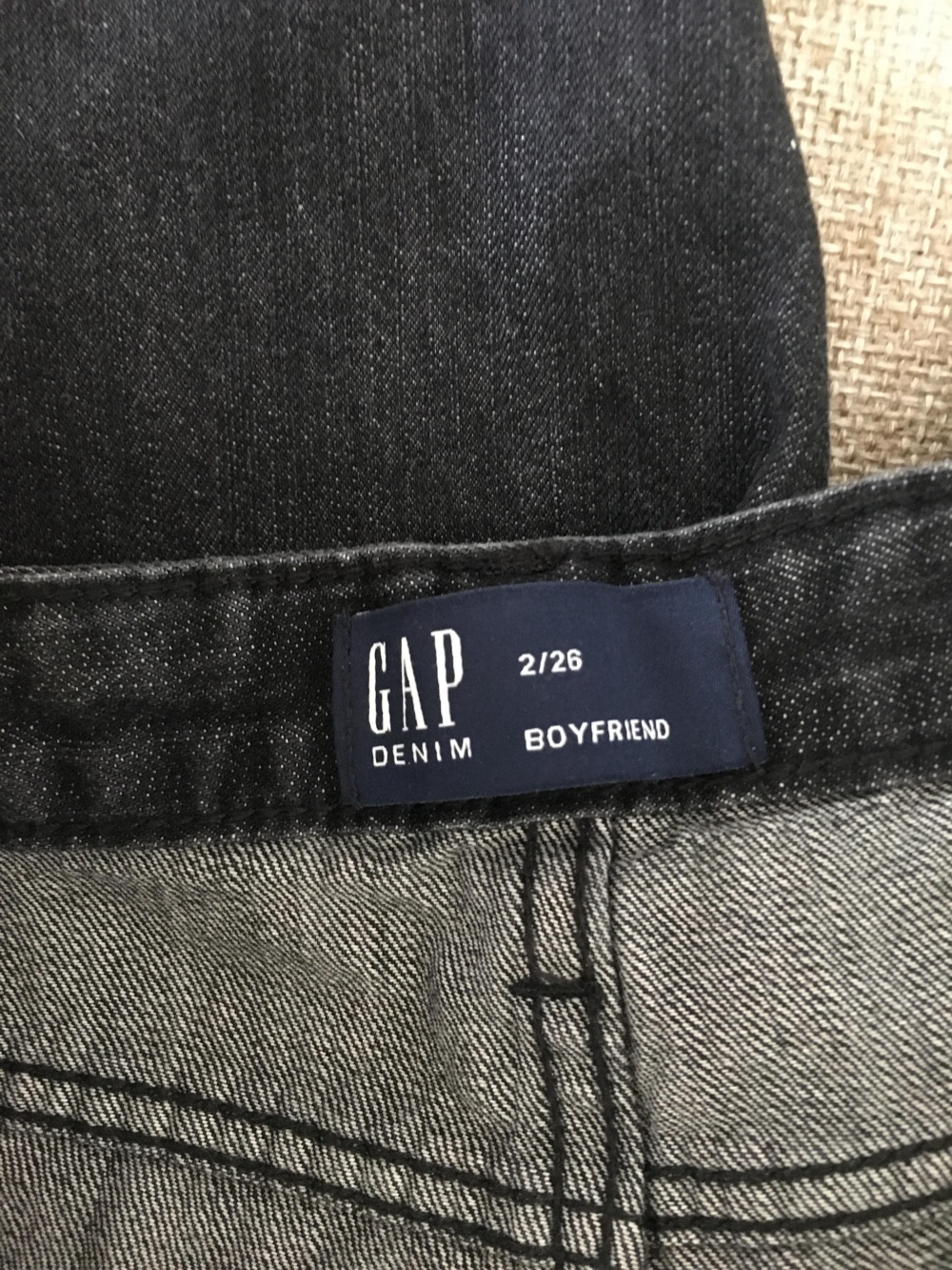 Черные джинсы-бойфренды со средней посадкой GAP, 26