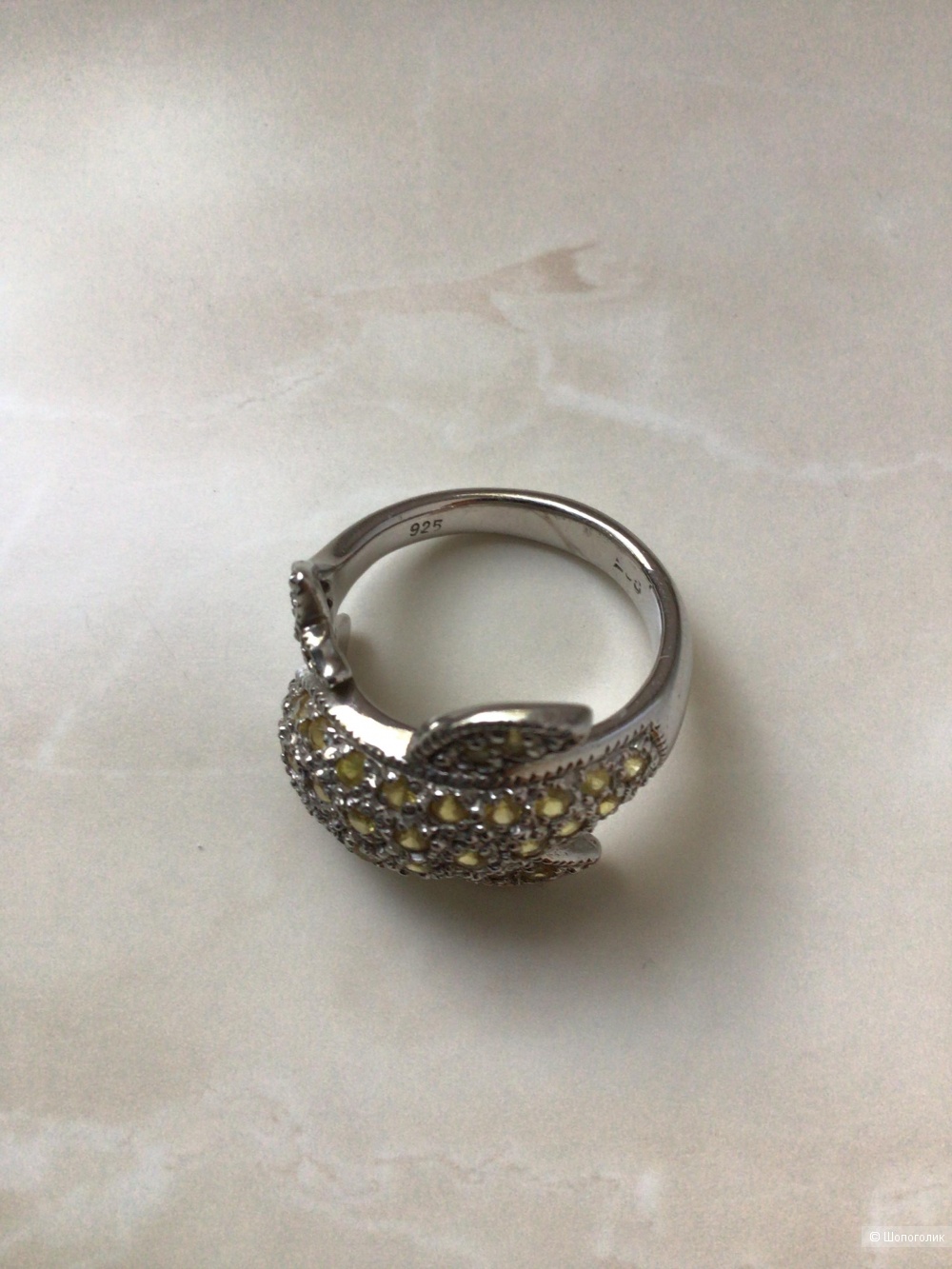 Серебряное кольцо с натуральными желтыми сапфирами, 17 размер