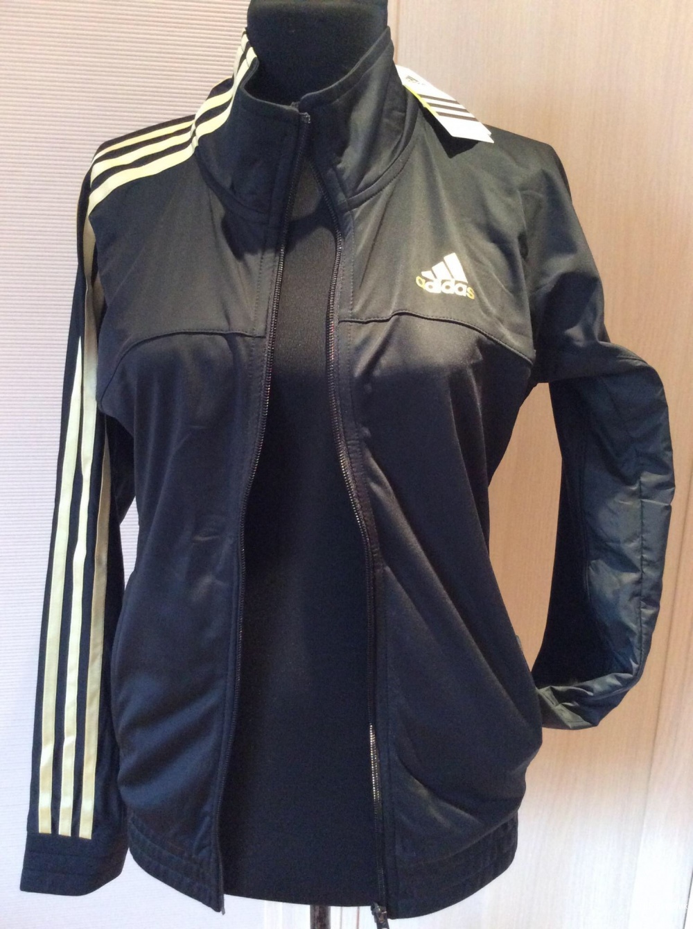 Спортивный костюм Adidas, XS.