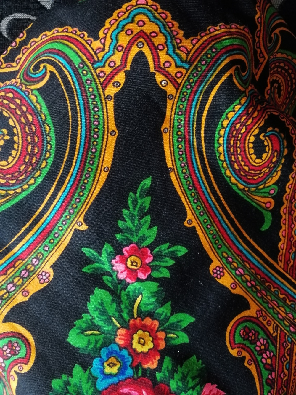 Павловопосадский платок "Мелодия", 148 х 148 см