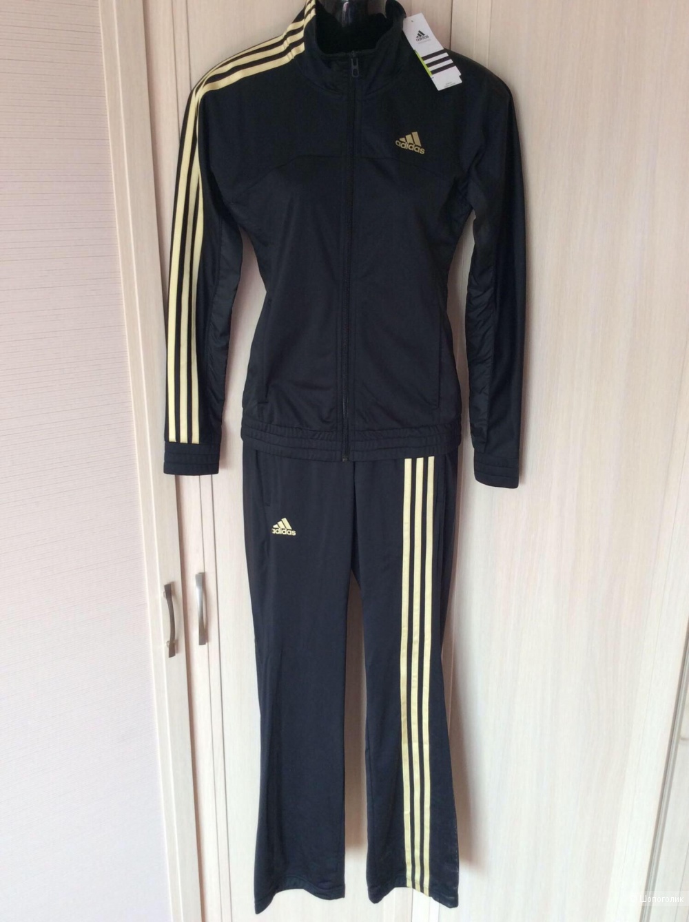Спортивный костюм Adidas, XS.