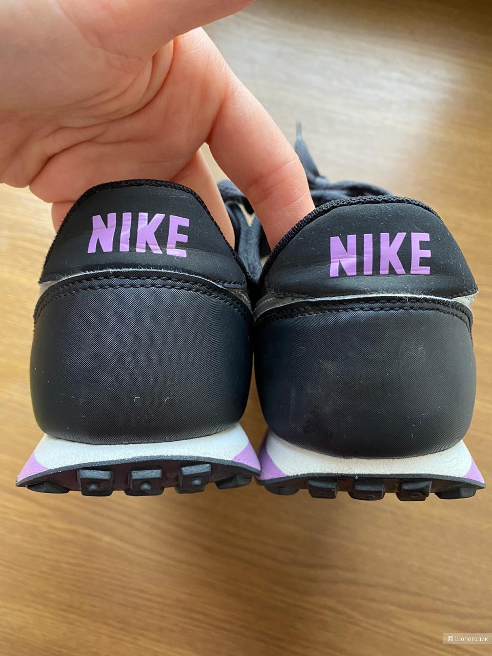 Кроссовки Nike, размер 37,5.