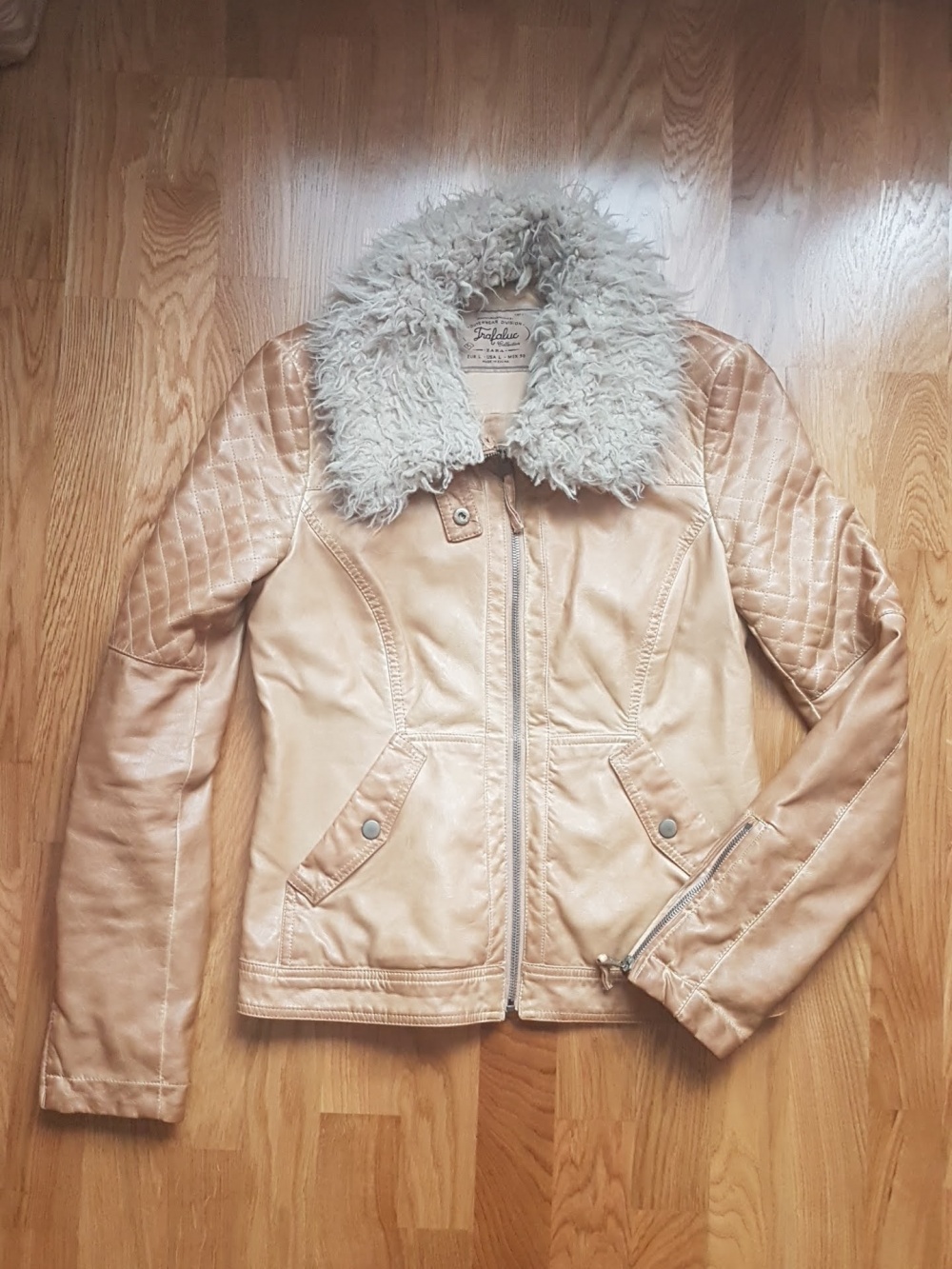 Куртка Zara из экокожи, размер М