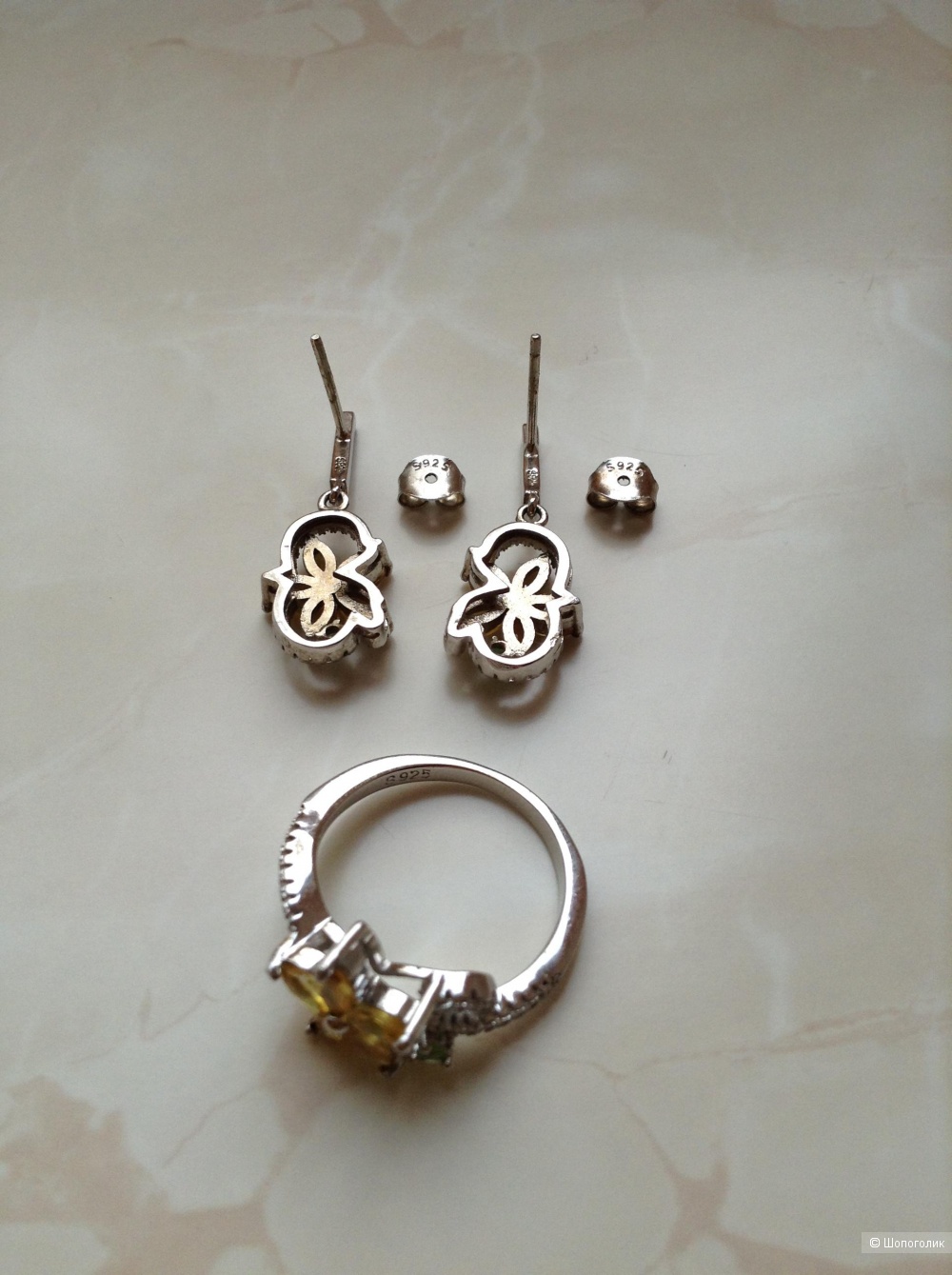 Набор из серебряных серёг и кольца (17 размер) с натуральными сапфирами