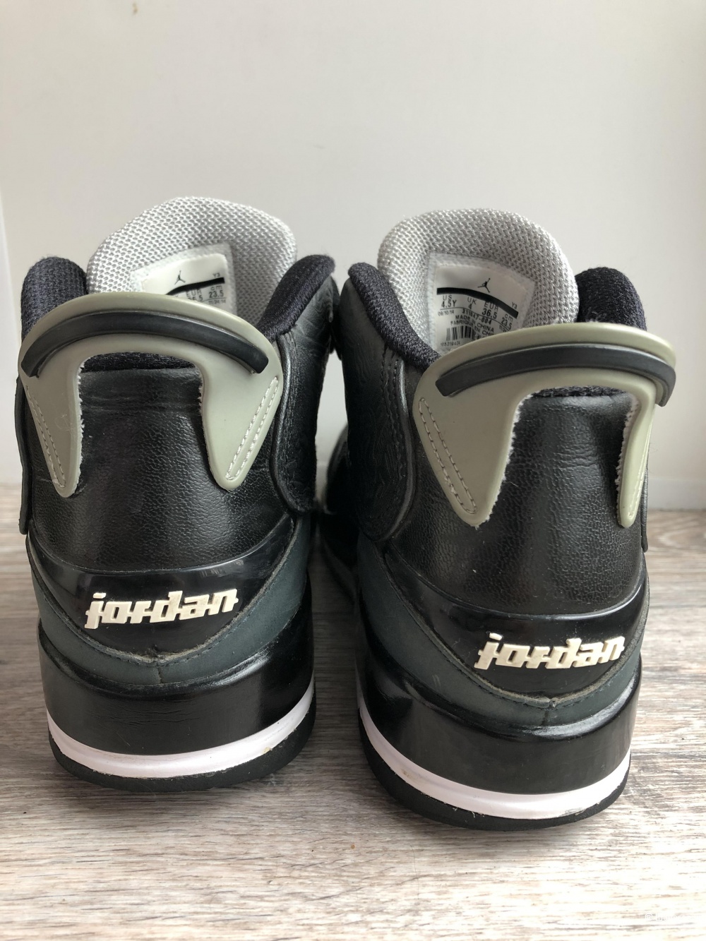 Кроссовки Jordan Two 3 (36,5)