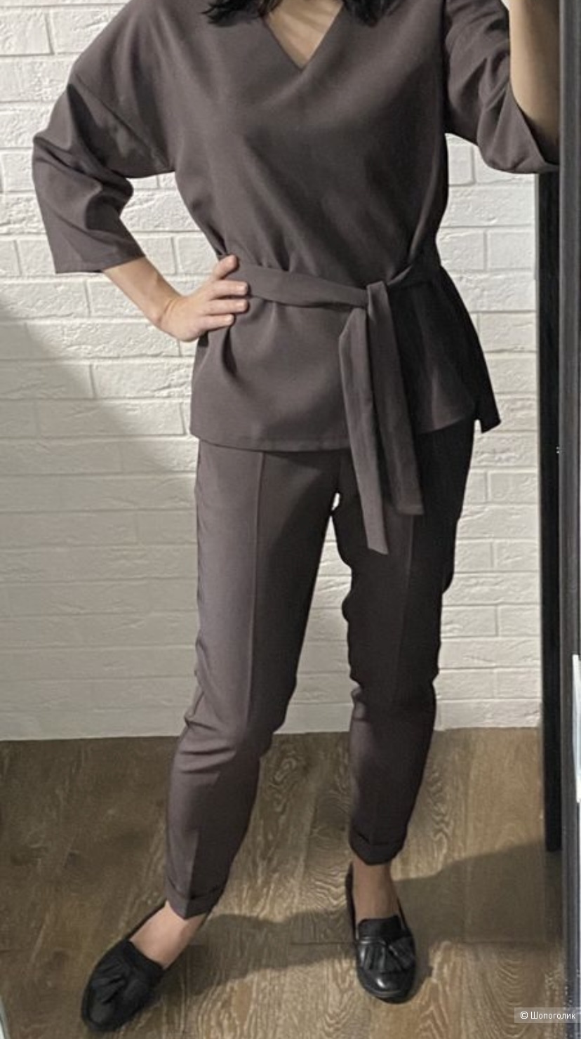 Костюм брюки и блуза бренда Черешня Uniquefabric 42 размер новое