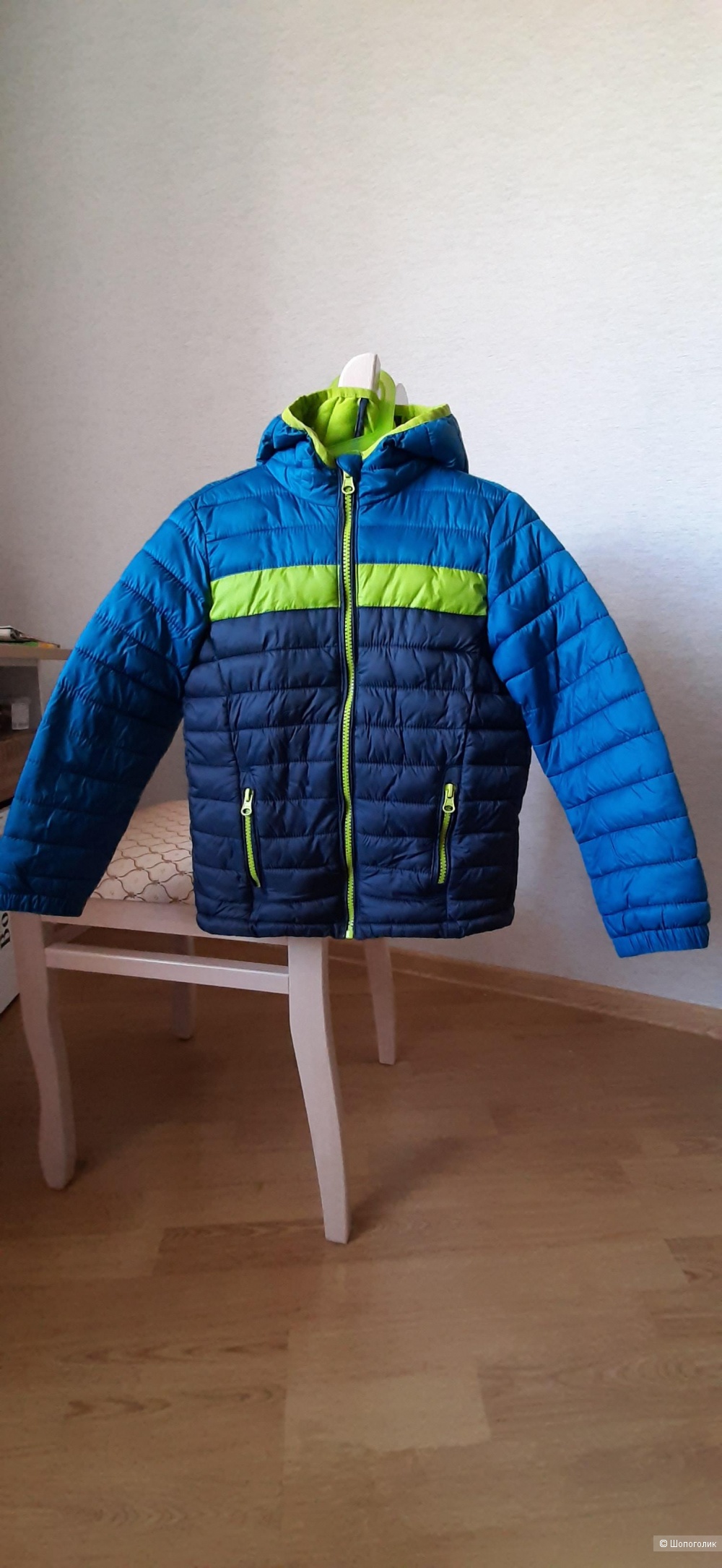 Куртка, дождевик, толстовка. 5-6 лет