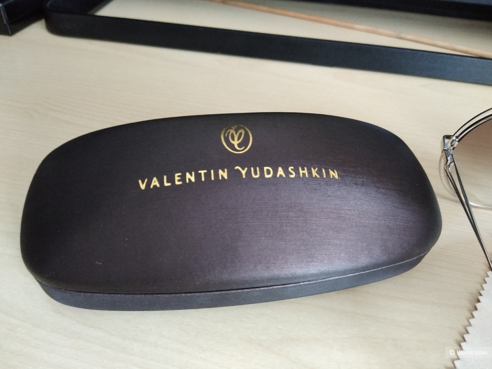 Солнцезащитные очки Valentin Yudashkin.