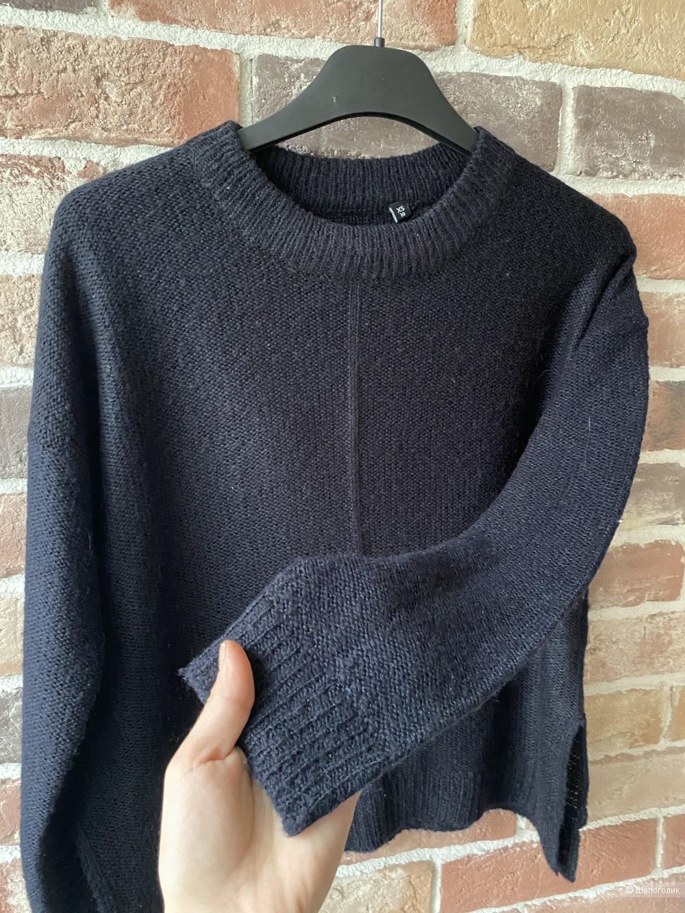 Чёрный широкий свитер