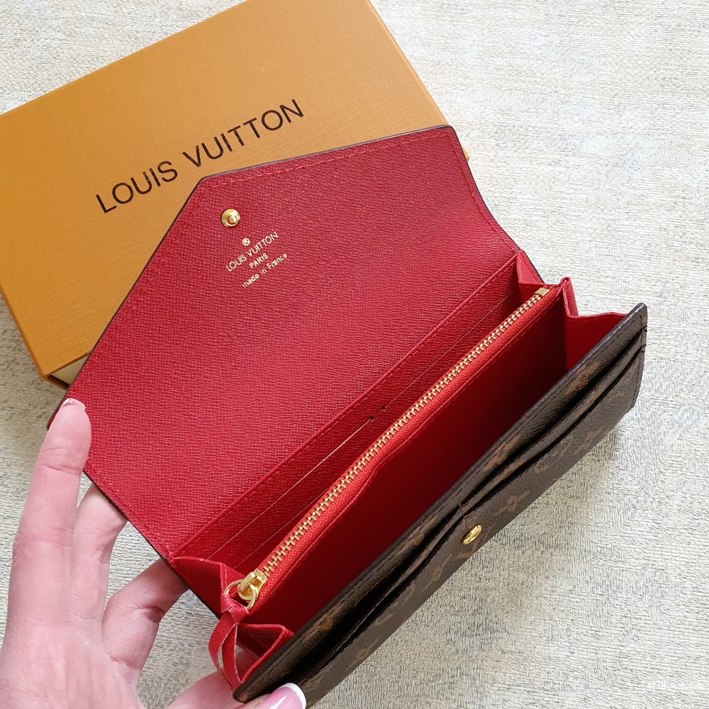 Кошелек Louis Vuitton с откидным клапаном