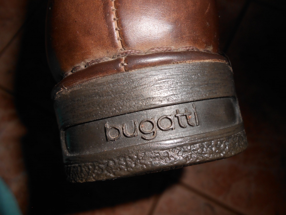 Ботинки BUGATTI , размер 40.