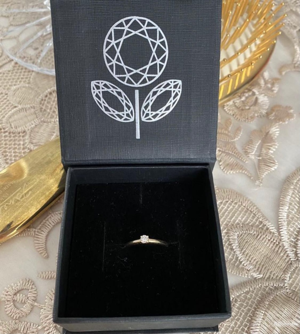 Кольцо из желтого золота с бриллиантом, размер 16.