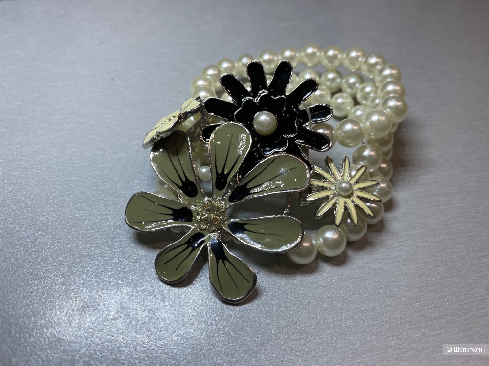 Тройной жемчужный браслет с цветами