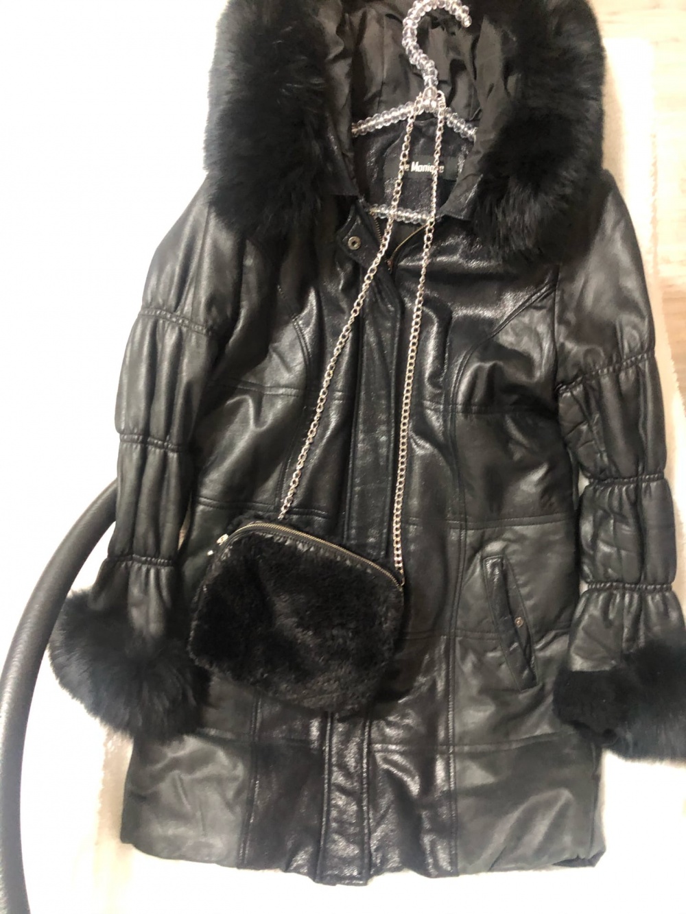 Женская кожаная куртка Le Monigue на размер 48