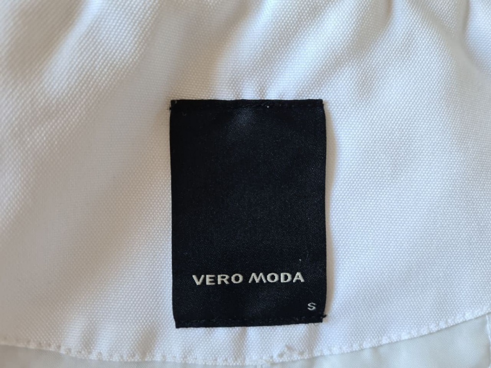 Белая куртка VERO MODA S