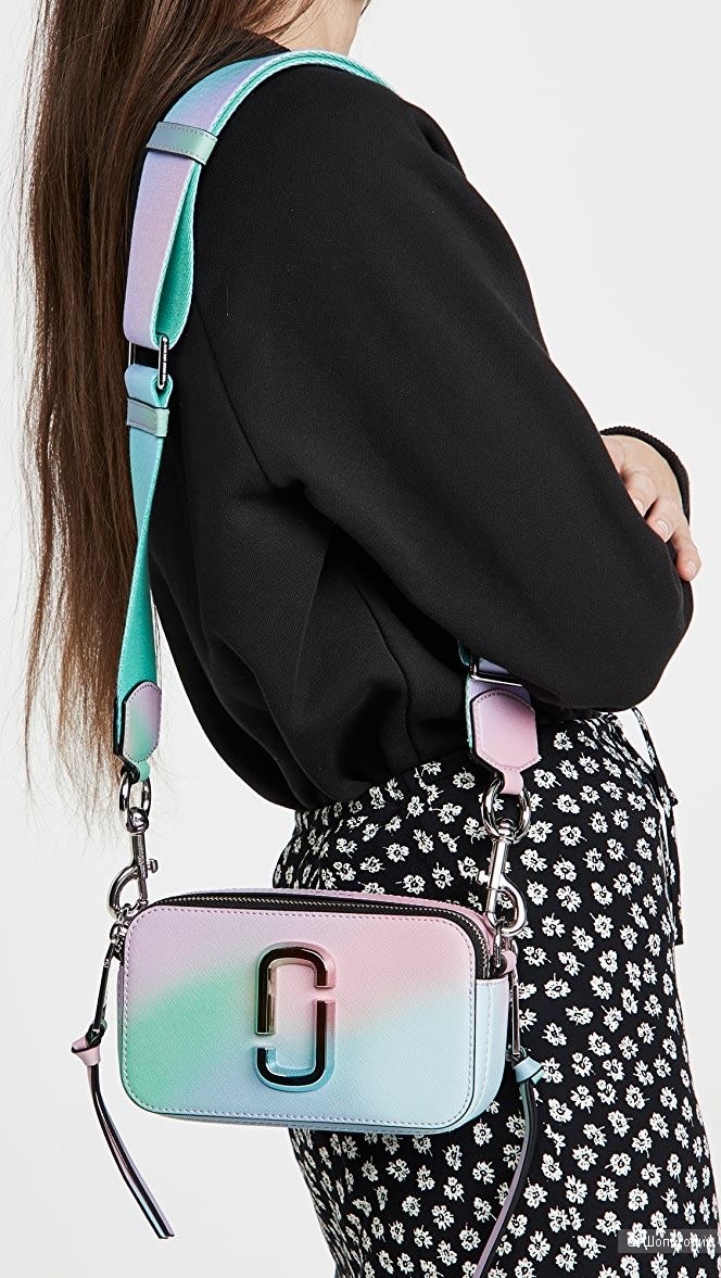 marc jacobs snapshot size