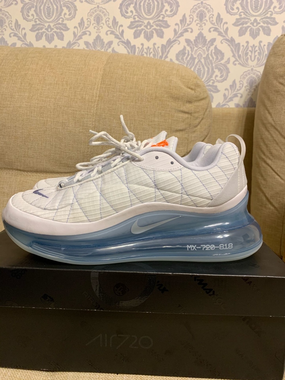 Кроссовки мужские nike air max 720-818 размер 9.5