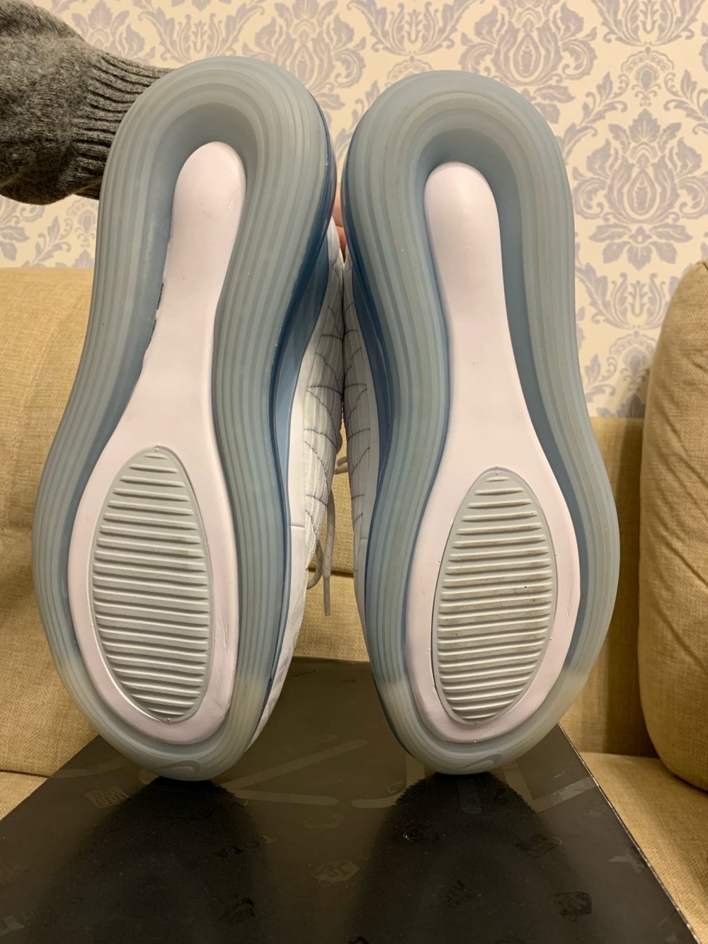 Кроссовки мужские nike air max 720-818 размер 9.5