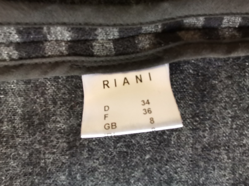 Riani легкое пальто размер 42-44 росс.