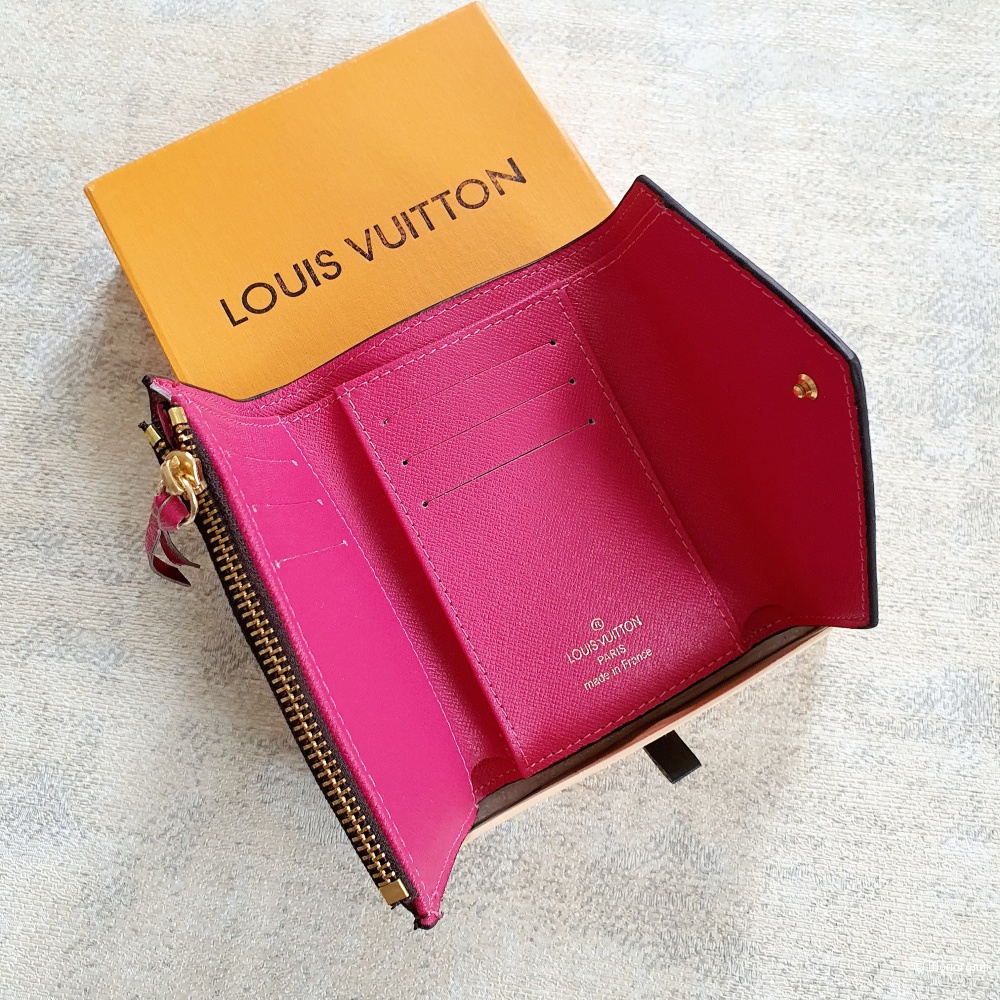 Кошелек Louis Vuitton Victorine фуксия