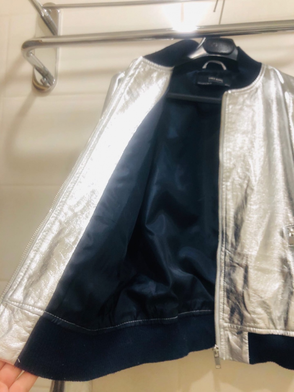 Бомбер Zara Silver Leather Jacket Bonjour Les Filles. Размер XS-S.