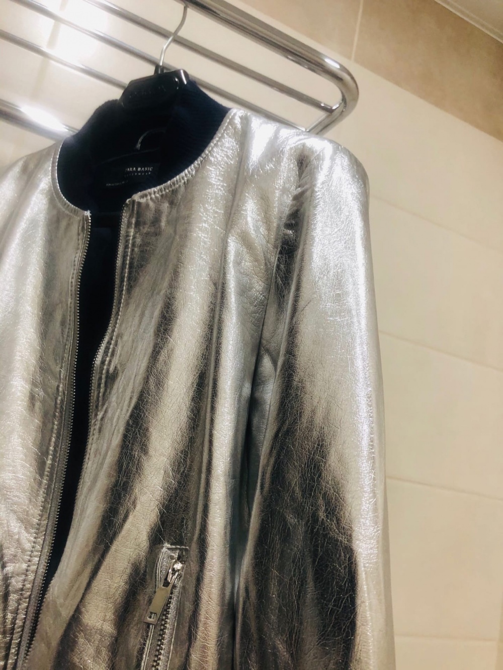 Бомбер Zara Silver Leather Jacket Bonjour Les Filles. Размер XS-S.