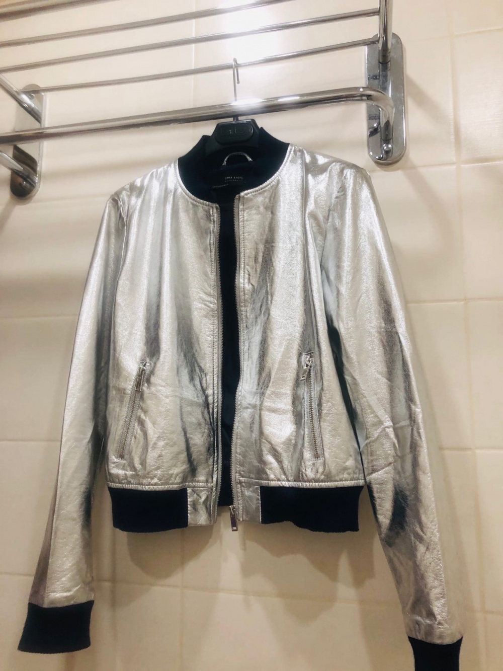 Бомбер Zara Silver Leather Jacket Bonjour Les Filles. Размер XS-S.