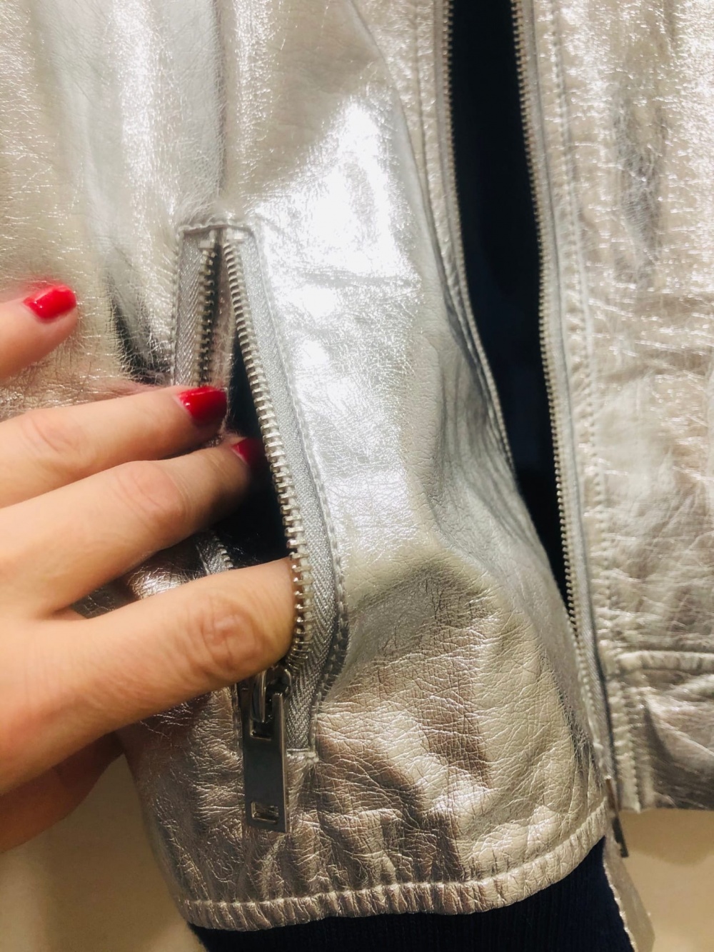 Бомбер Zara Silver Leather Jacket Bonjour Les Filles. Размер XS-S.