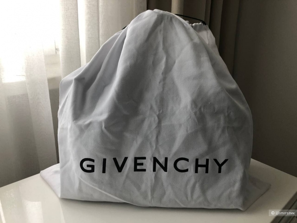 Сумка Givenchy Antigona, размер Medium