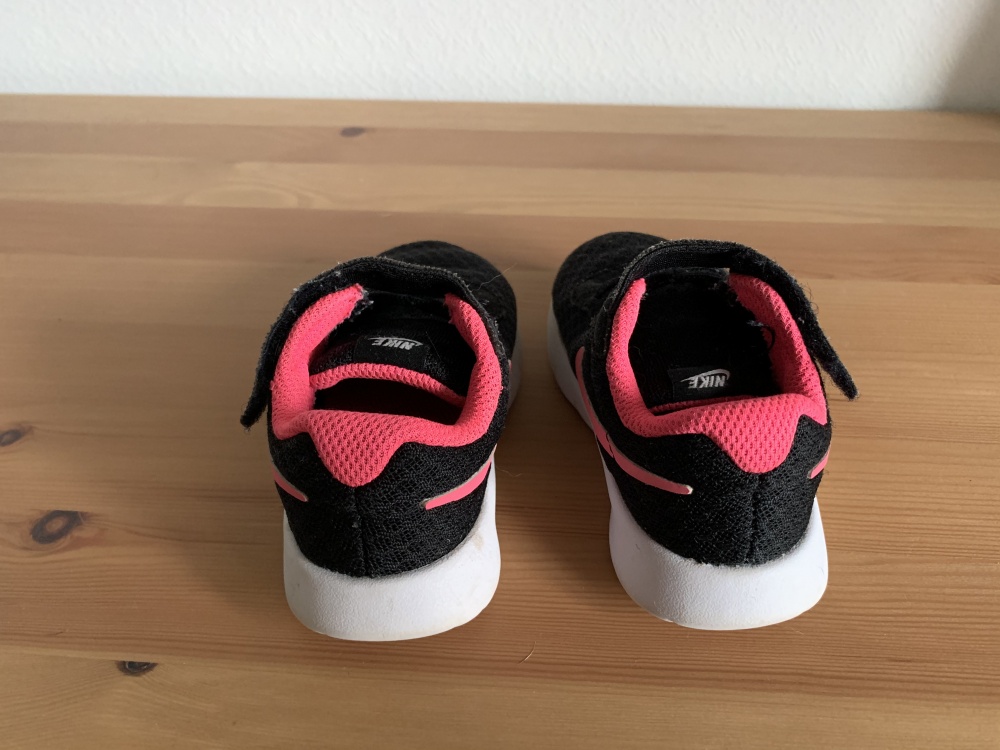 Кроссовки Nike Tanjun, размер 21