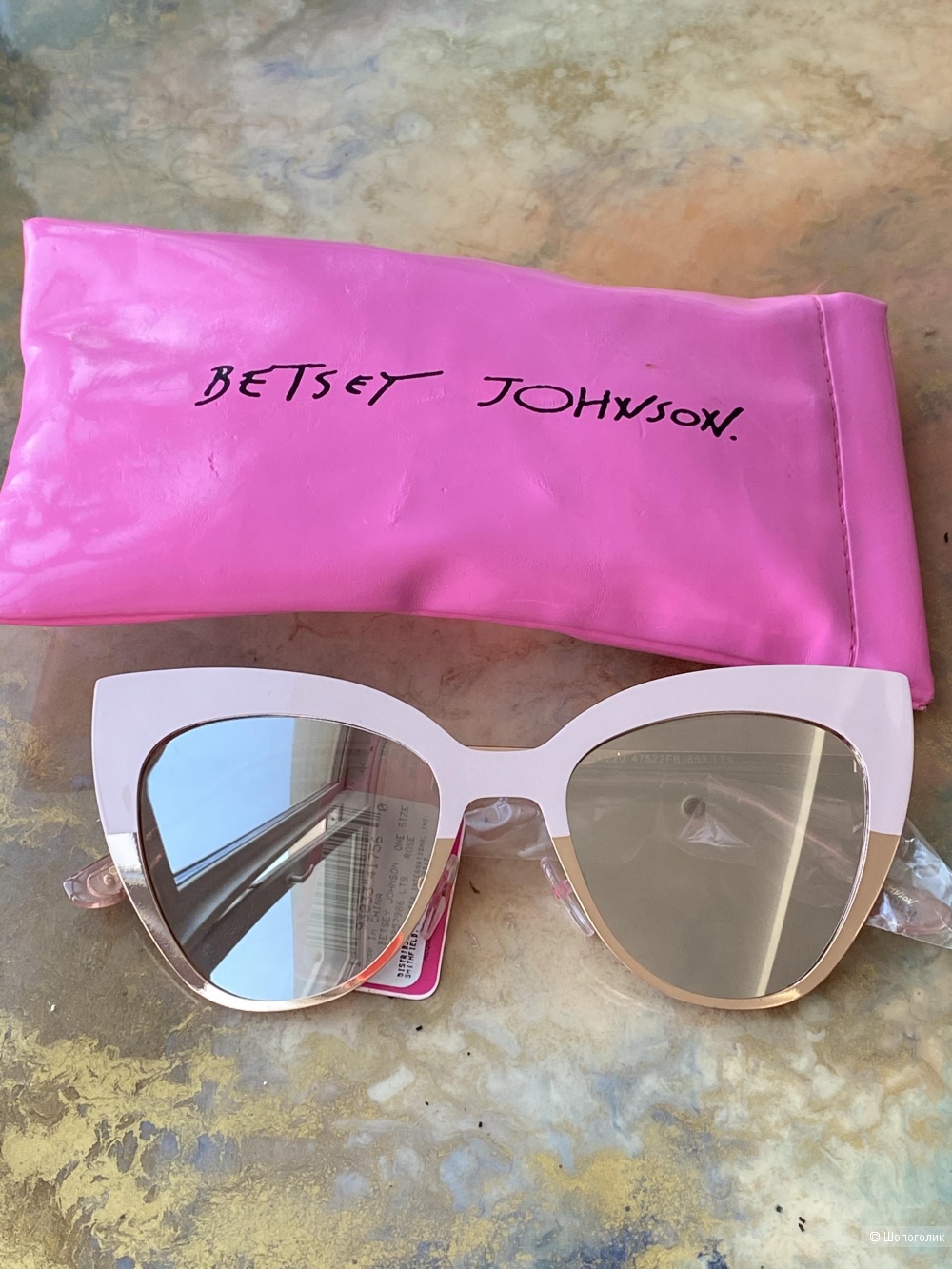 Солнцезащитные очки Betsey Johnson