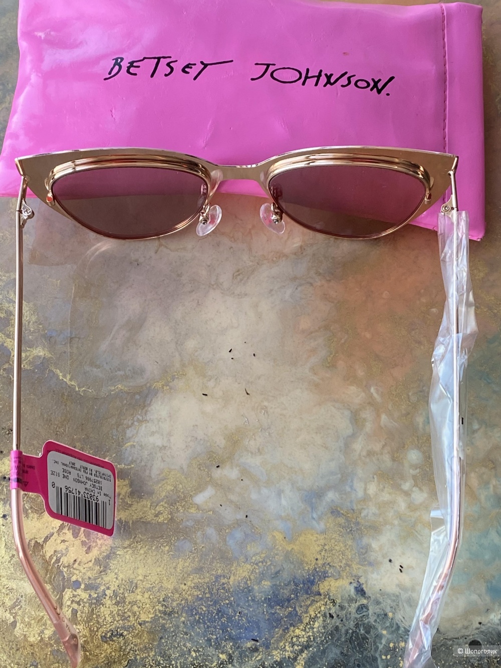 Солнцезащитные очки Betsey Johnson