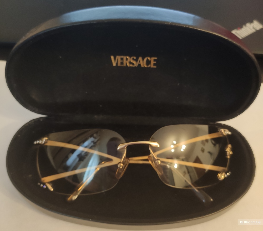 Солнцезащитные очки Versace