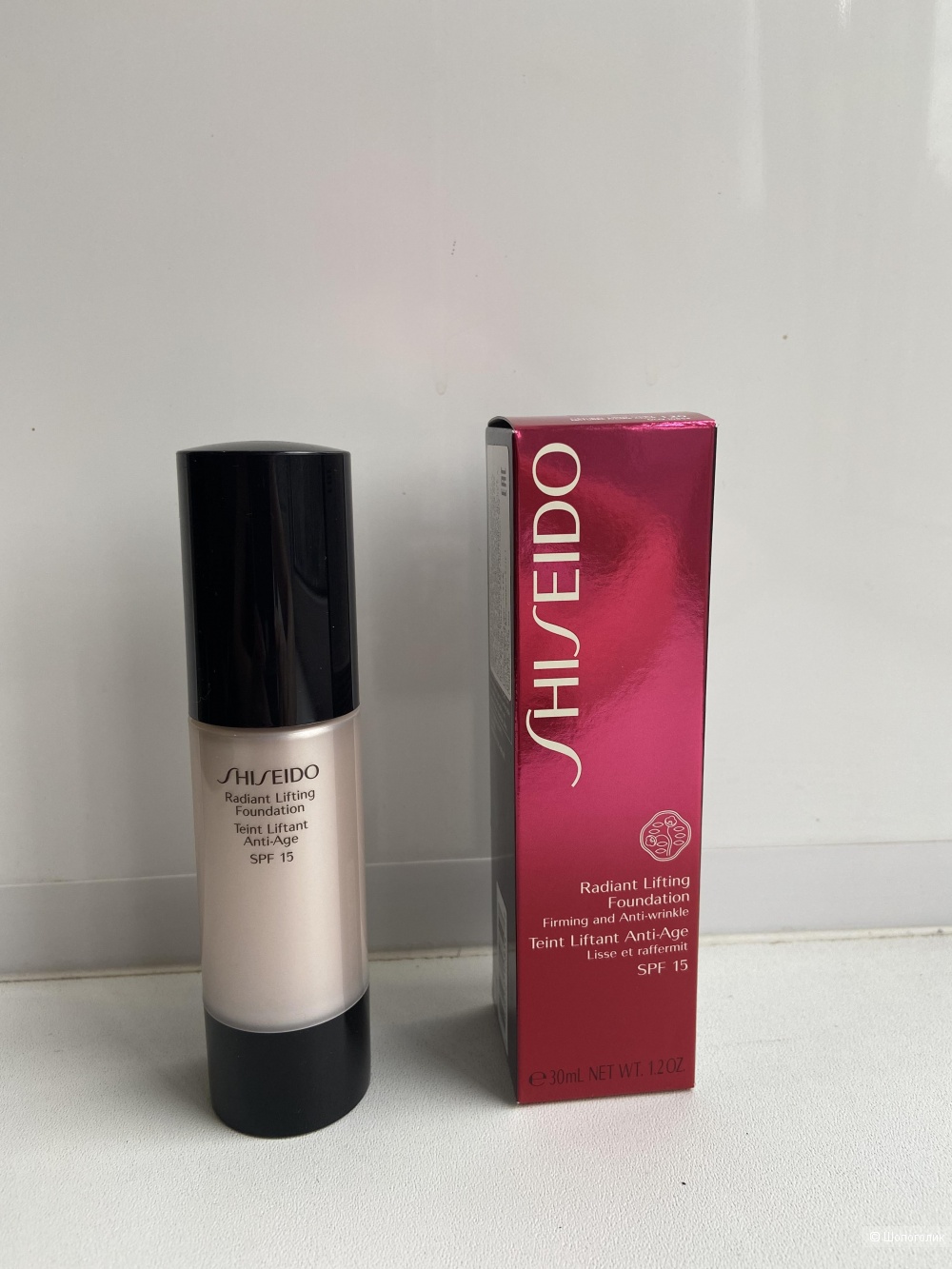 Тональное средство с лифтинг-эффектом Shiseido