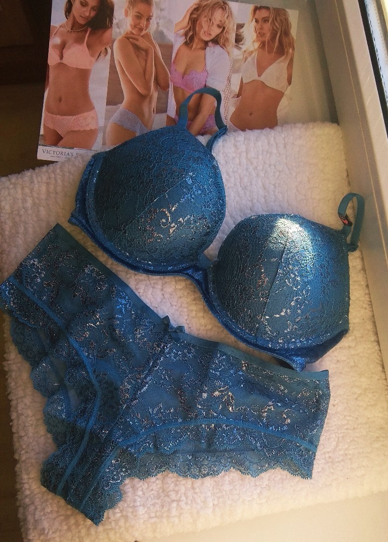 Комплект белья Victoria's Secret 75C / M