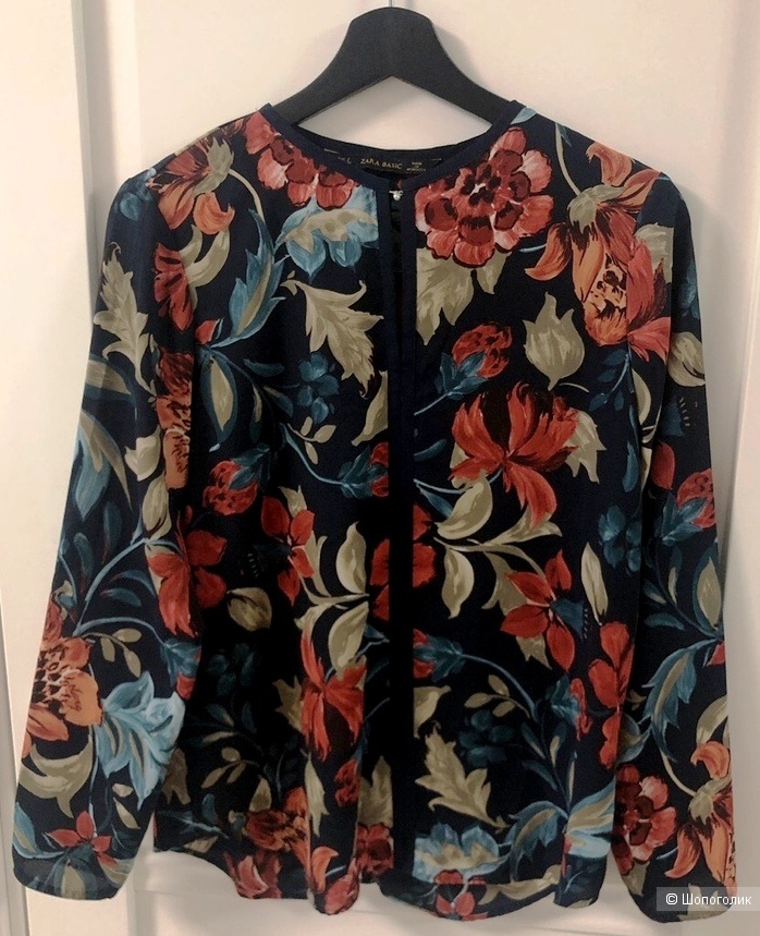Блуза Zara размер S, тёмно-синяя в цветы.
