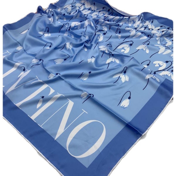 Платок Valentino шелк голубой подснежники