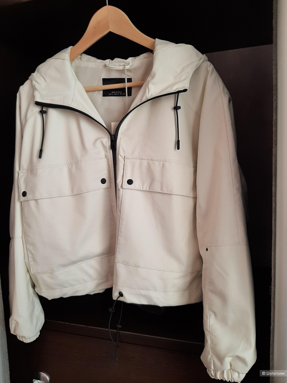 Белая куртка-дождевик Pull&Bear, размер М